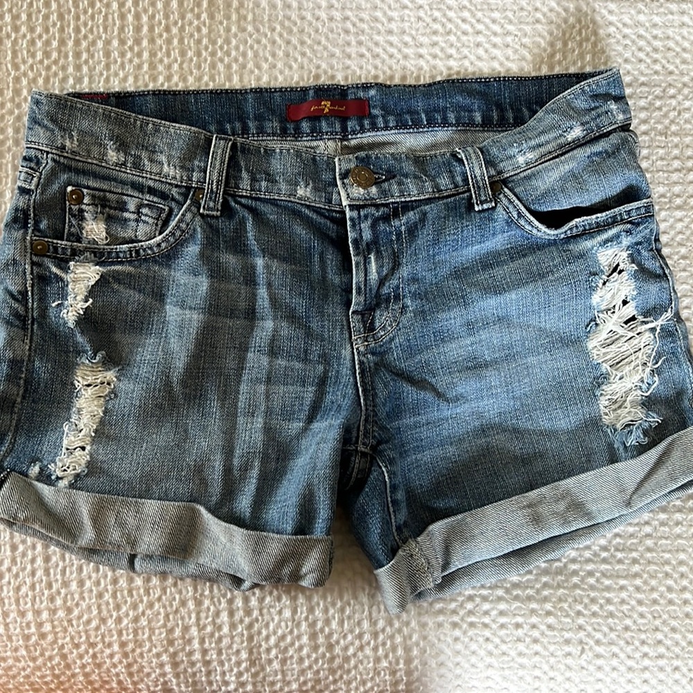 7 distressed Jean short